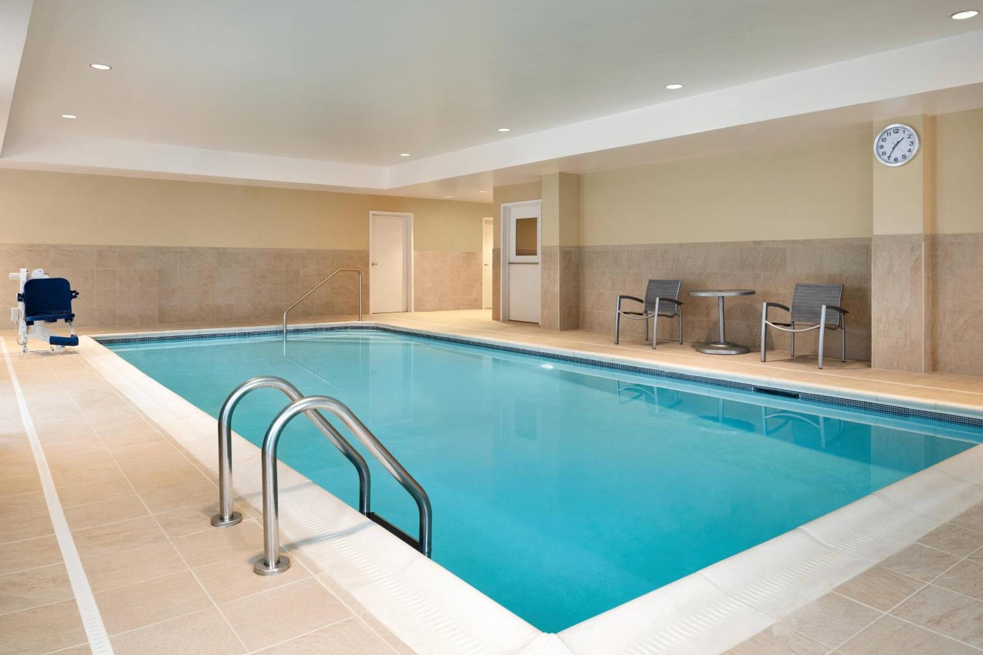 Towneplace Suites By Marriott Dubuque Downtown Exteriör bild