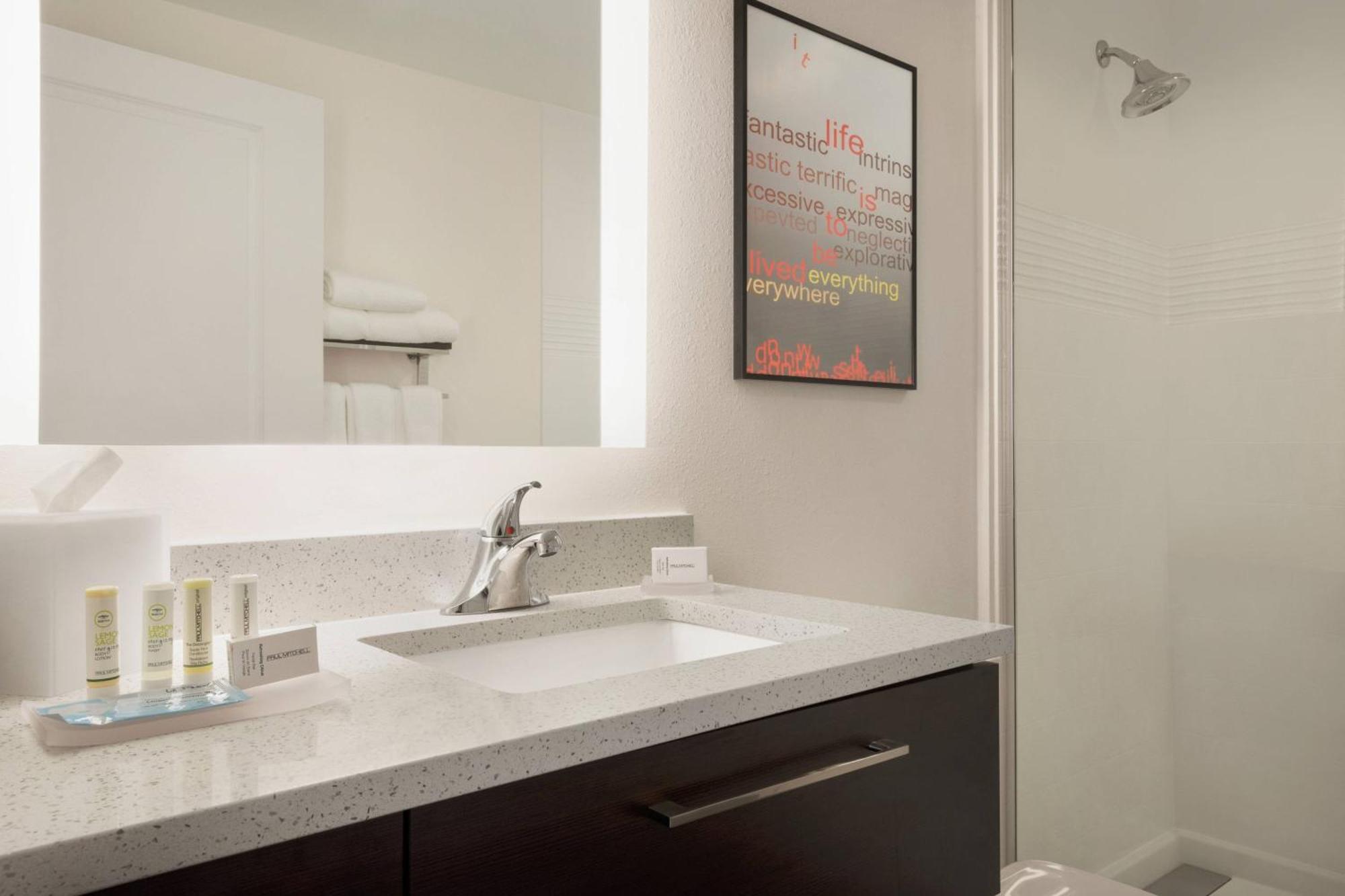 Towneplace Suites By Marriott Dubuque Downtown Exteriör bild