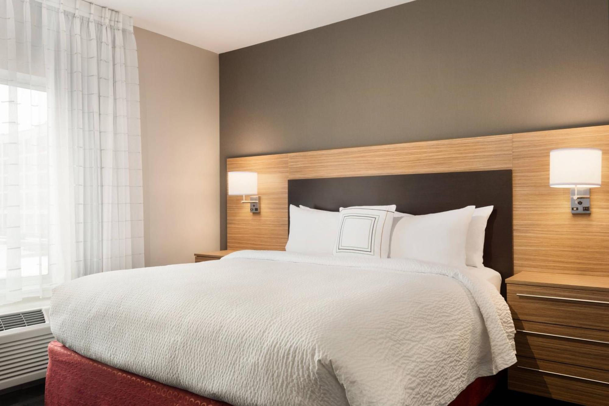 Towneplace Suites By Marriott Dubuque Downtown Exteriör bild