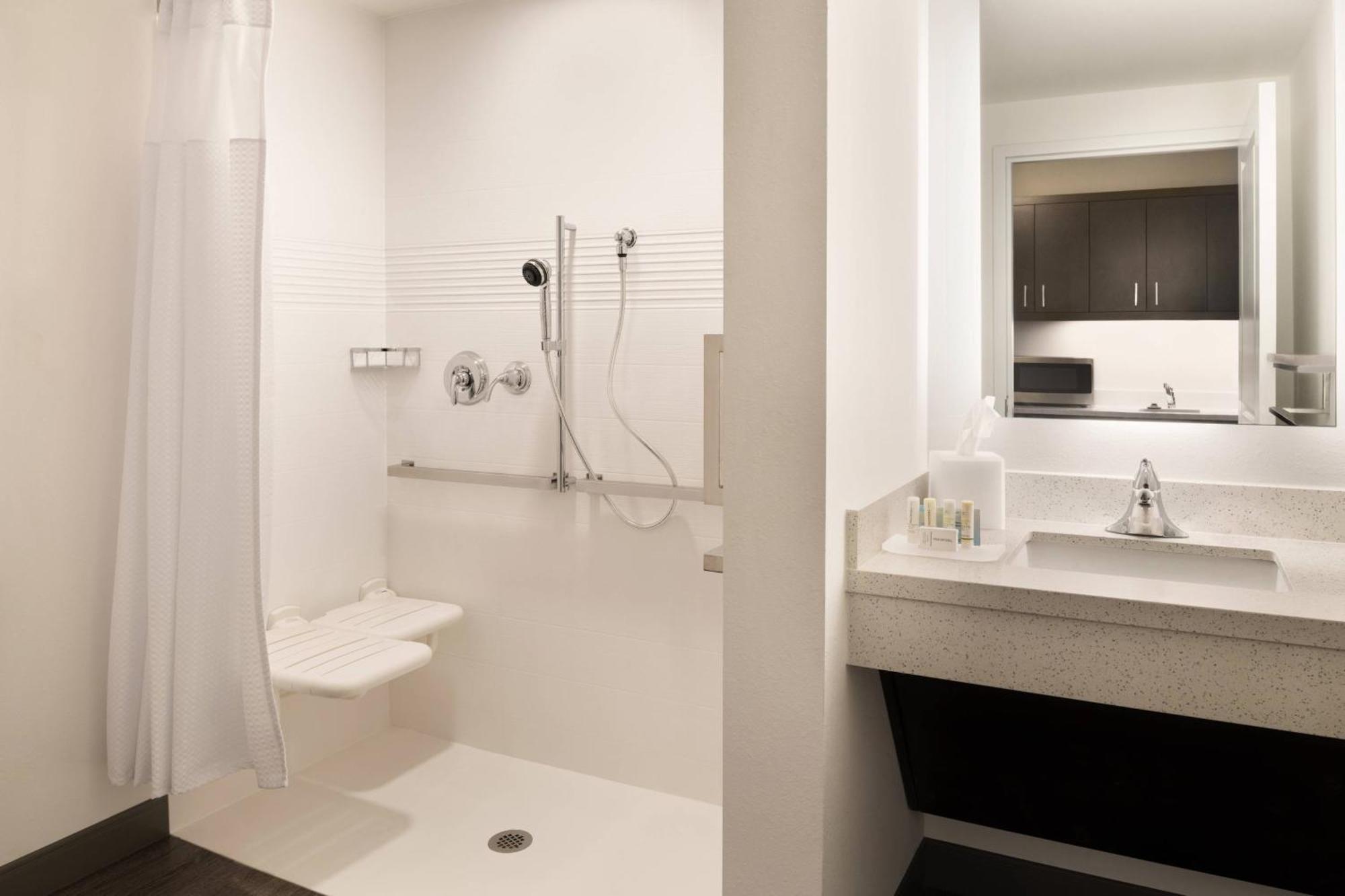 Towneplace Suites By Marriott Dubuque Downtown Exteriör bild