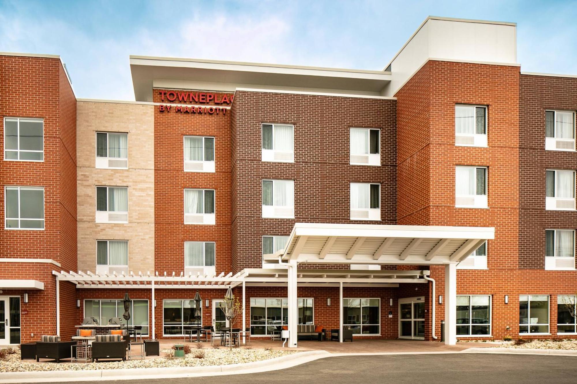 Towneplace Suites By Marriott Dubuque Downtown Exteriör bild
