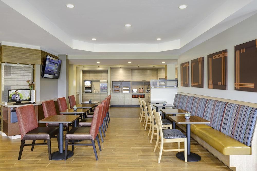 Towneplace Suites By Marriott Dubuque Downtown Exteriör bild